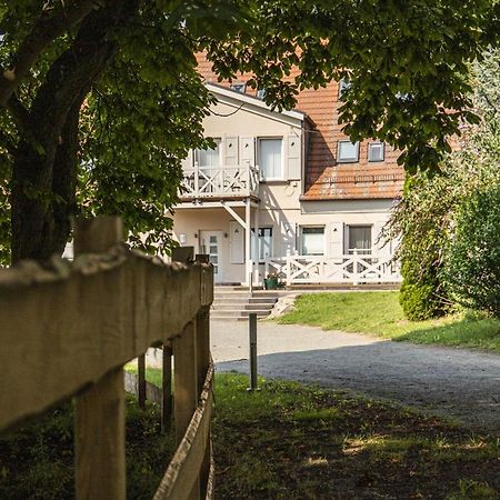 Ruhig Und Idyllische Lage, Strandnah, Gratis Nutzung Vom Ahoi Erlebnisbad Und Sauna In Sellin - Gutshaus Silvitz Fewo 01 Apartment Bergen Auf Rugen Exterior photo