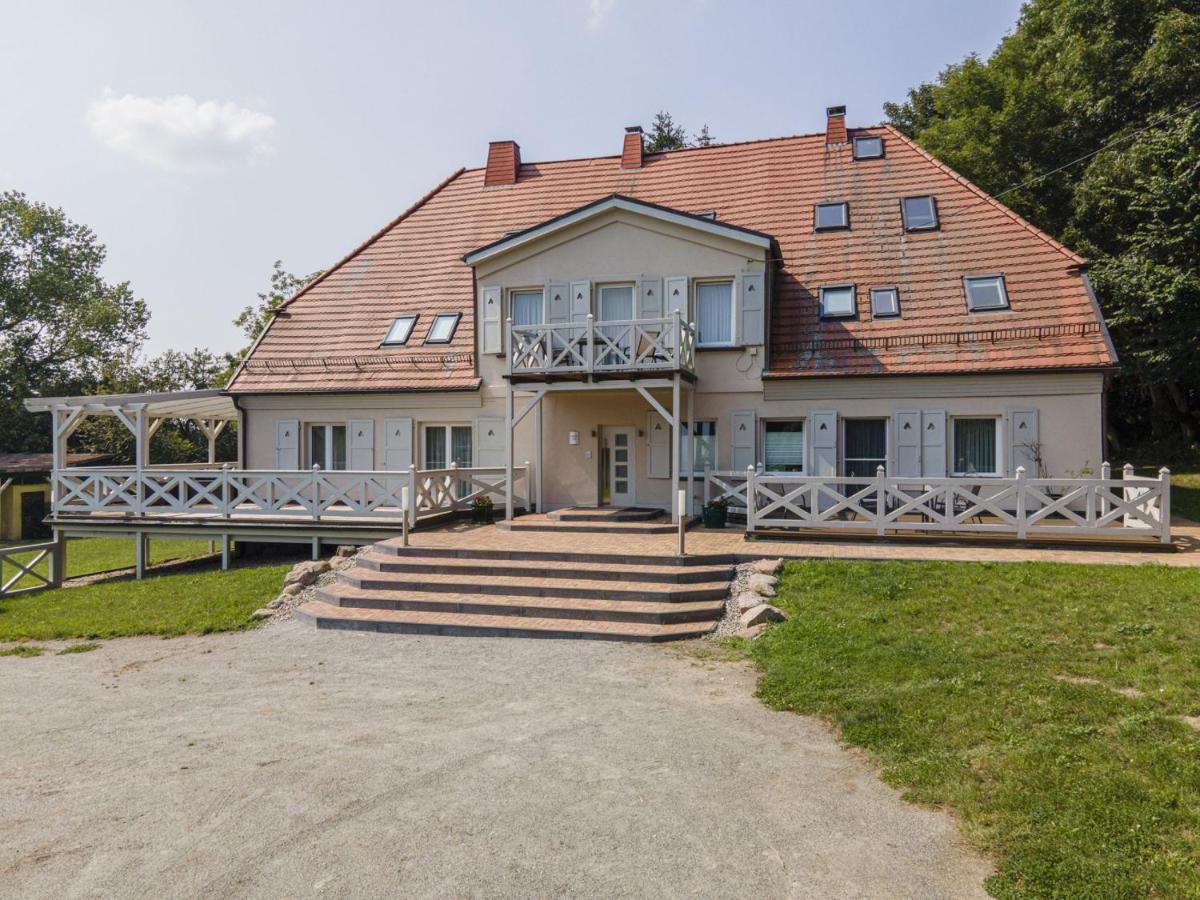 Ruhig Und Idyllische Lage, Strandnah, Gratis Nutzung Vom Ahoi Erlebnisbad Und Sauna In Sellin - Gutshaus Silvitz Fewo 01 Apartment Bergen Auf Rugen Exterior photo