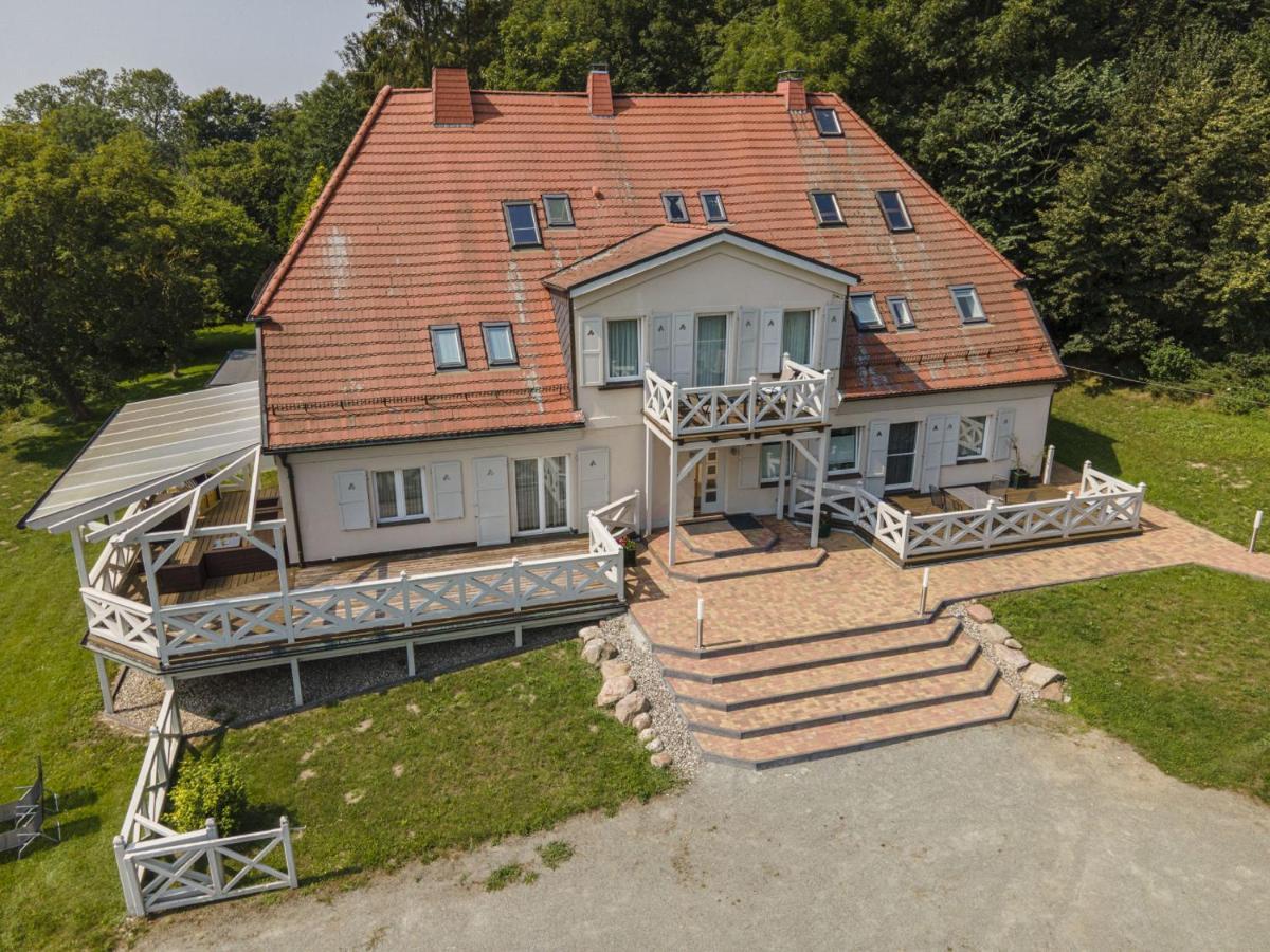 Ruhig Und Idyllische Lage, Strandnah, Gratis Nutzung Vom Ahoi Erlebnisbad Und Sauna In Sellin - Gutshaus Silvitz Fewo 01 Apartment Bergen Auf Rugen Exterior photo