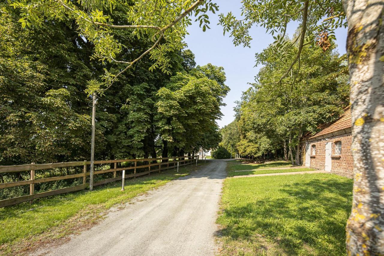 Ruhig Und Idyllische Lage, Strandnah, Gratis Nutzung Vom Ahoi Erlebnisbad Und Sauna In Sellin - Gutshaus Silvitz Fewo 01 Apartment Bergen Auf Rugen Exterior photo