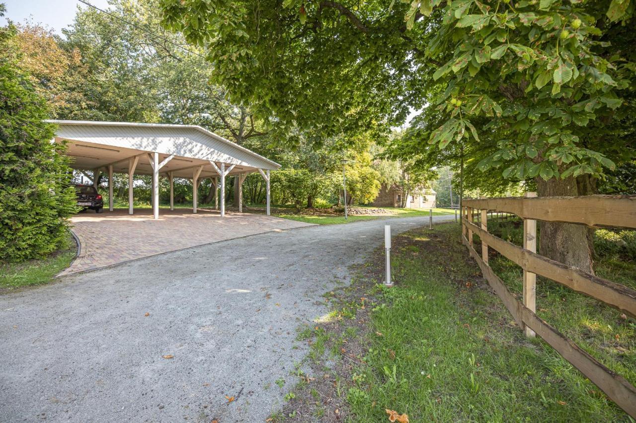 Ruhig Und Idyllische Lage, Strandnah, Gratis Nutzung Vom Ahoi Erlebnisbad Und Sauna In Sellin - Gutshaus Silvitz Fewo 01 Apartment Bergen Auf Rugen Exterior photo