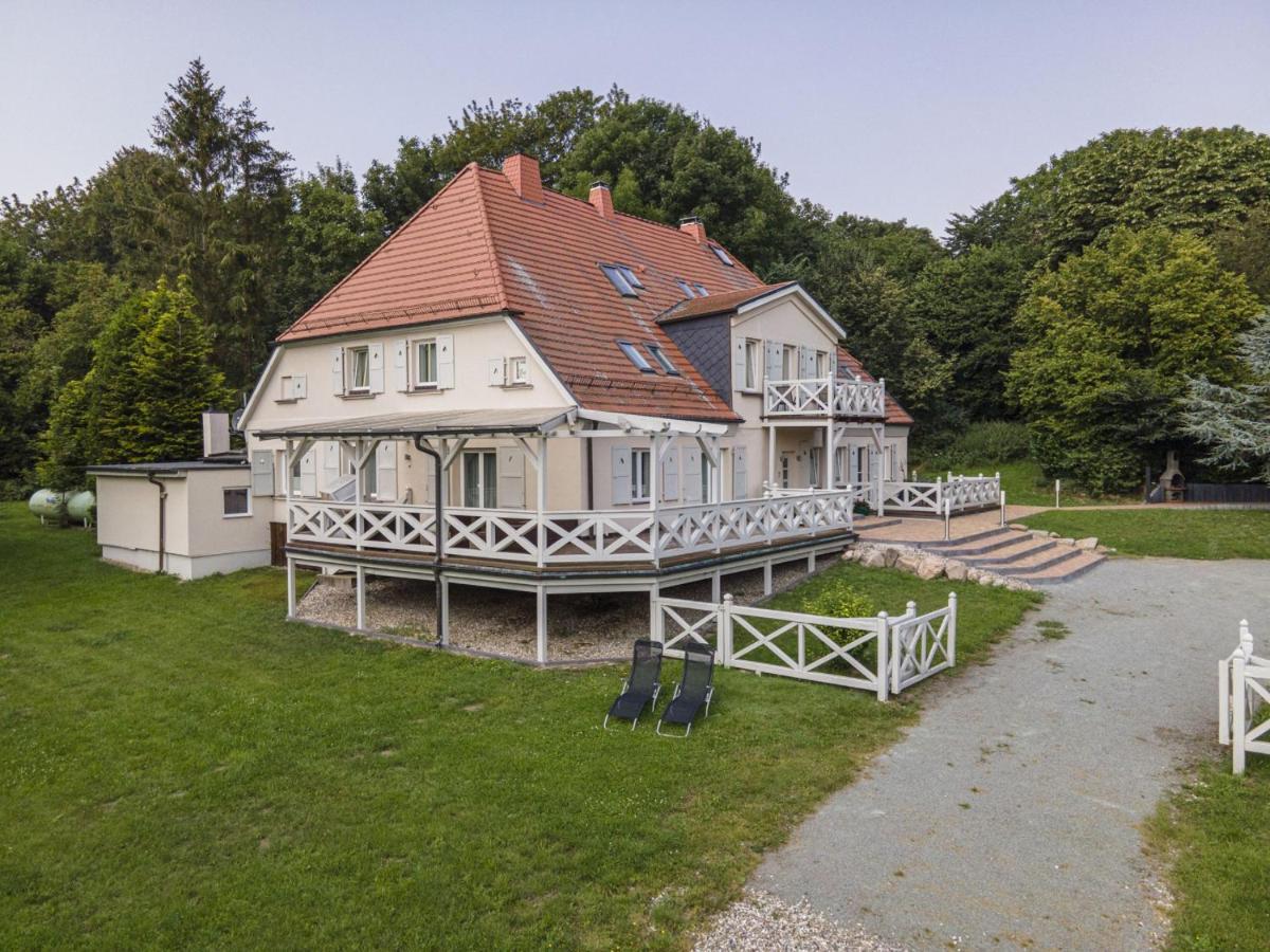 Ruhig Und Idyllische Lage, Strandnah, Gratis Nutzung Vom Ahoi Erlebnisbad Und Sauna In Sellin - Gutshaus Silvitz Fewo 01 Apartment Bergen Auf Rugen Exterior photo